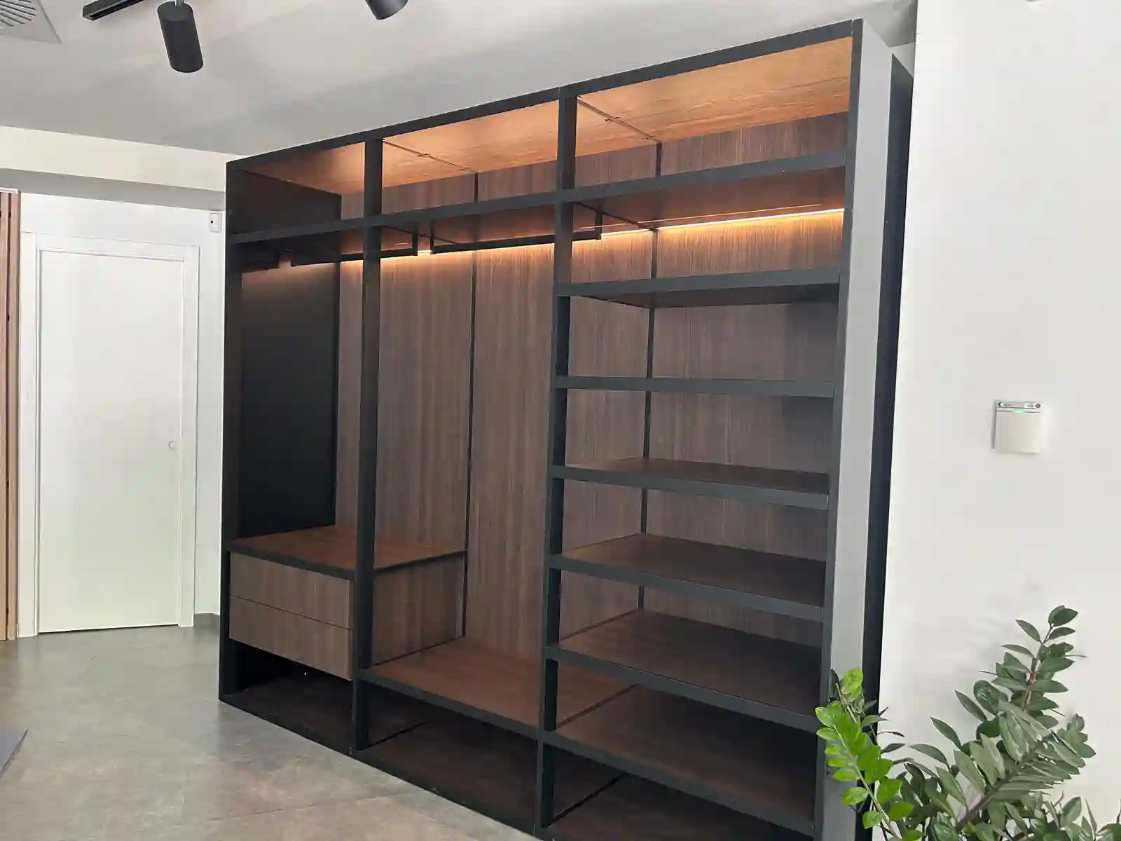ICARO CLOSET - MADRID